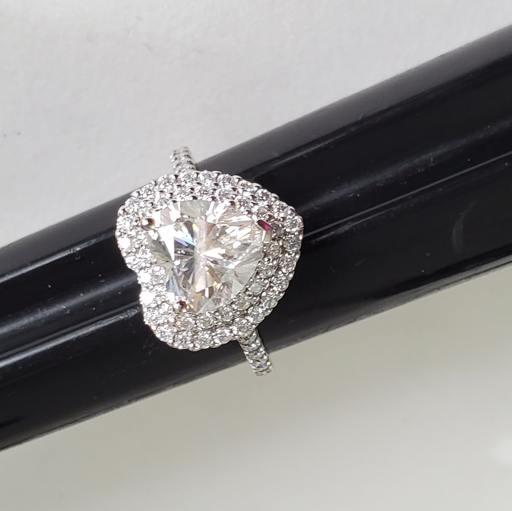 Watch Video / 10K Gold Heart Sparkle Diamond Moissanite Halo Ring - Picture 8 of 10